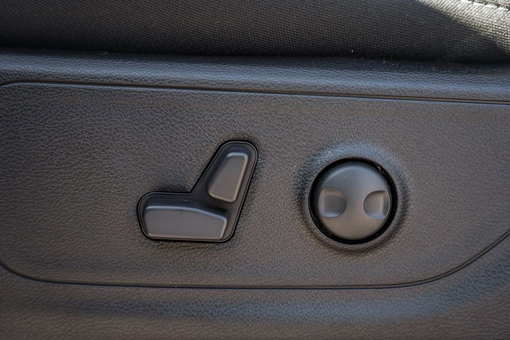 New 2026 RAM 1500 4x4 Crew Cab image 38