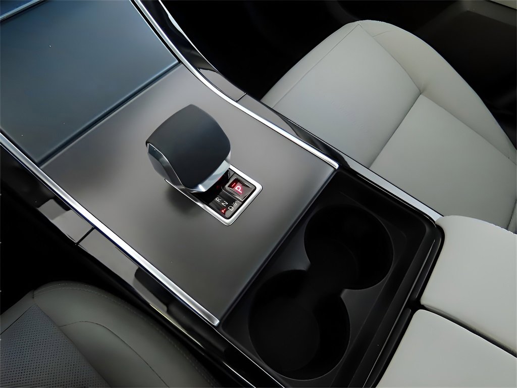 Used 2025 Land Rover Range Rover Velar Dynamic SE image 34