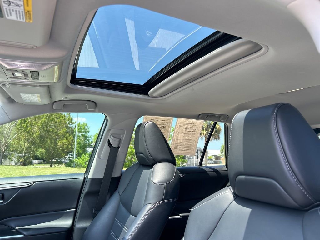 Used 2023 Toyota RAV4 XLE Premium image 17