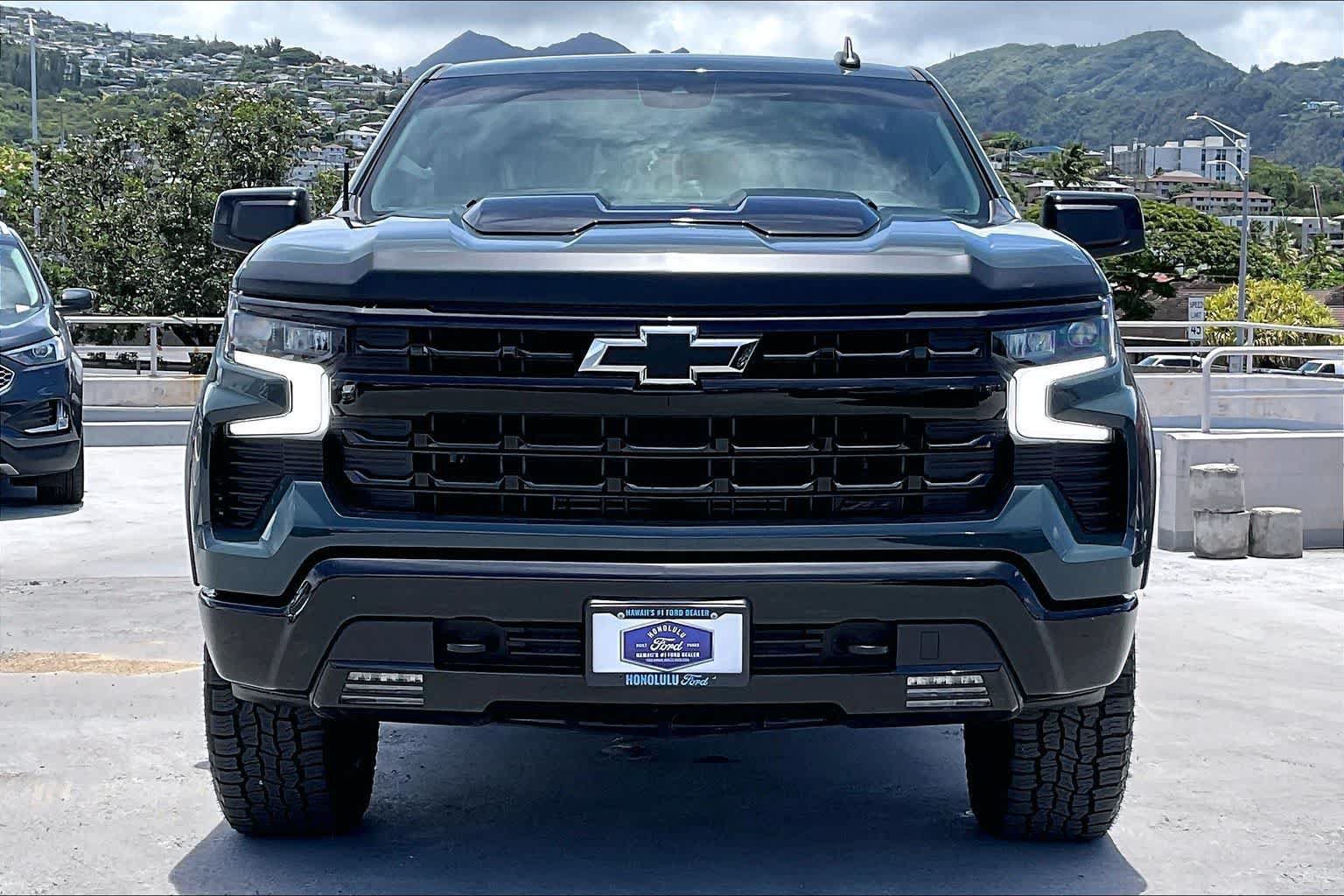 Used 2025 Chevrolet Silverado 1500 LT Trail Boss w/ Dark Appearance Package AWD/4WD image 6