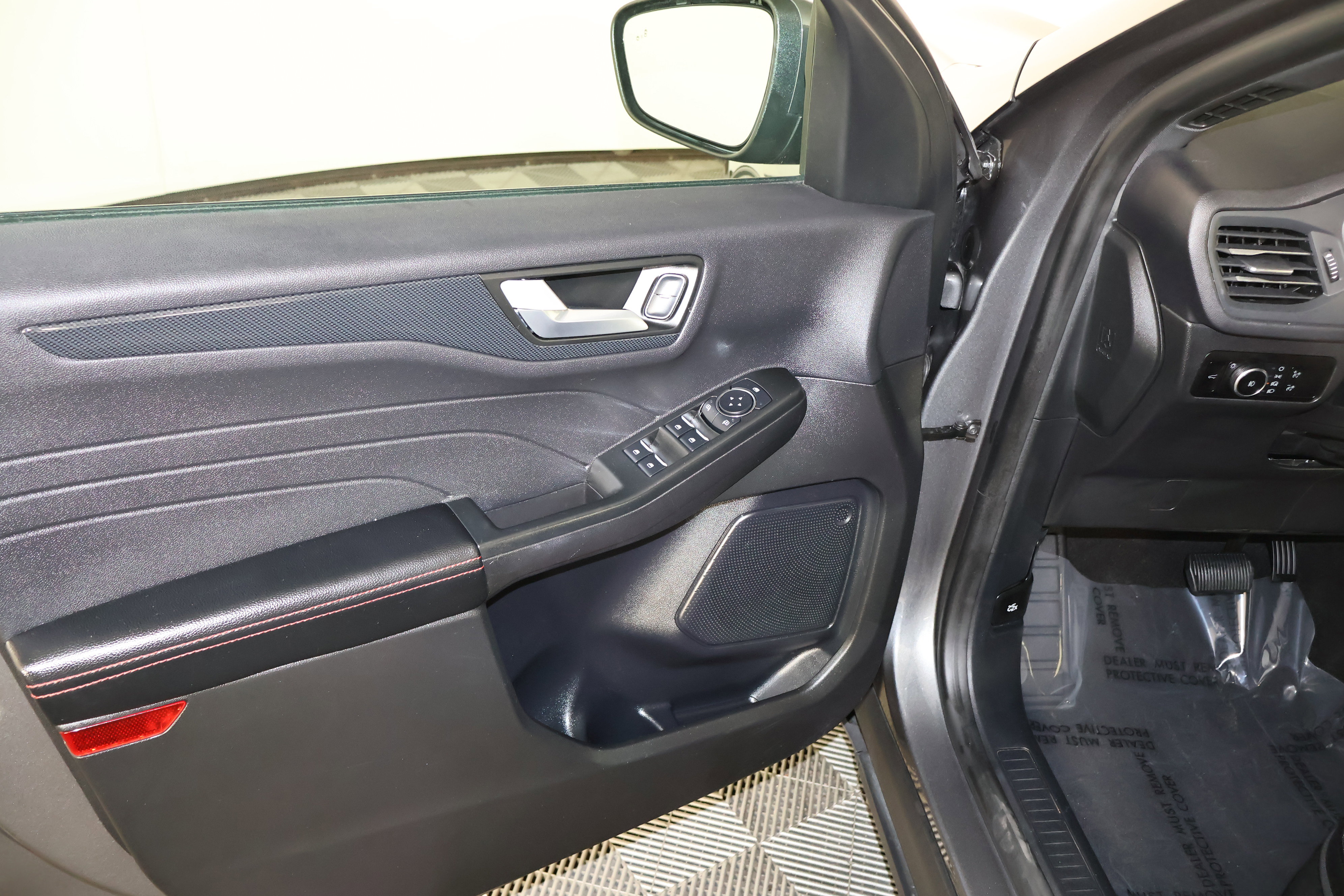 Used 2025 Ford Escape ST-Line Select image 35