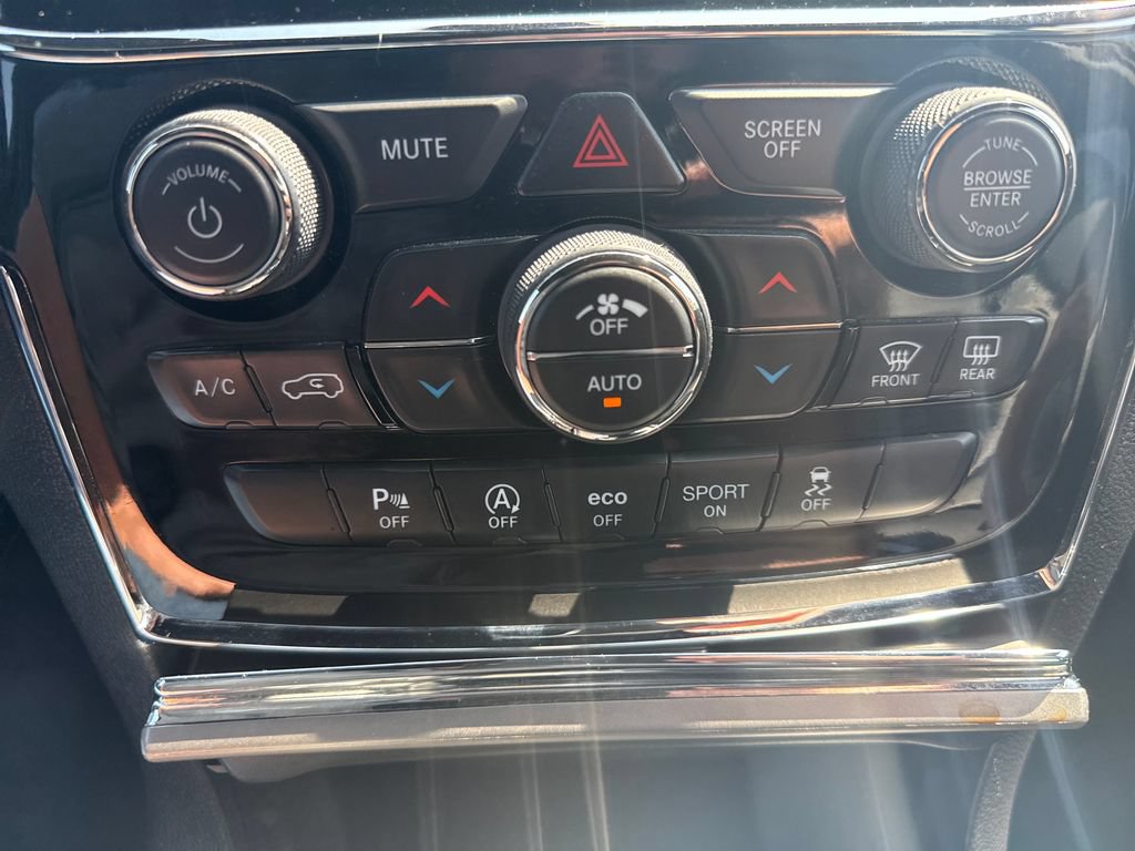 Used 2019 Jeep Grand Cherokee Limited w/ Luxury Group II AWD/4WD image 32