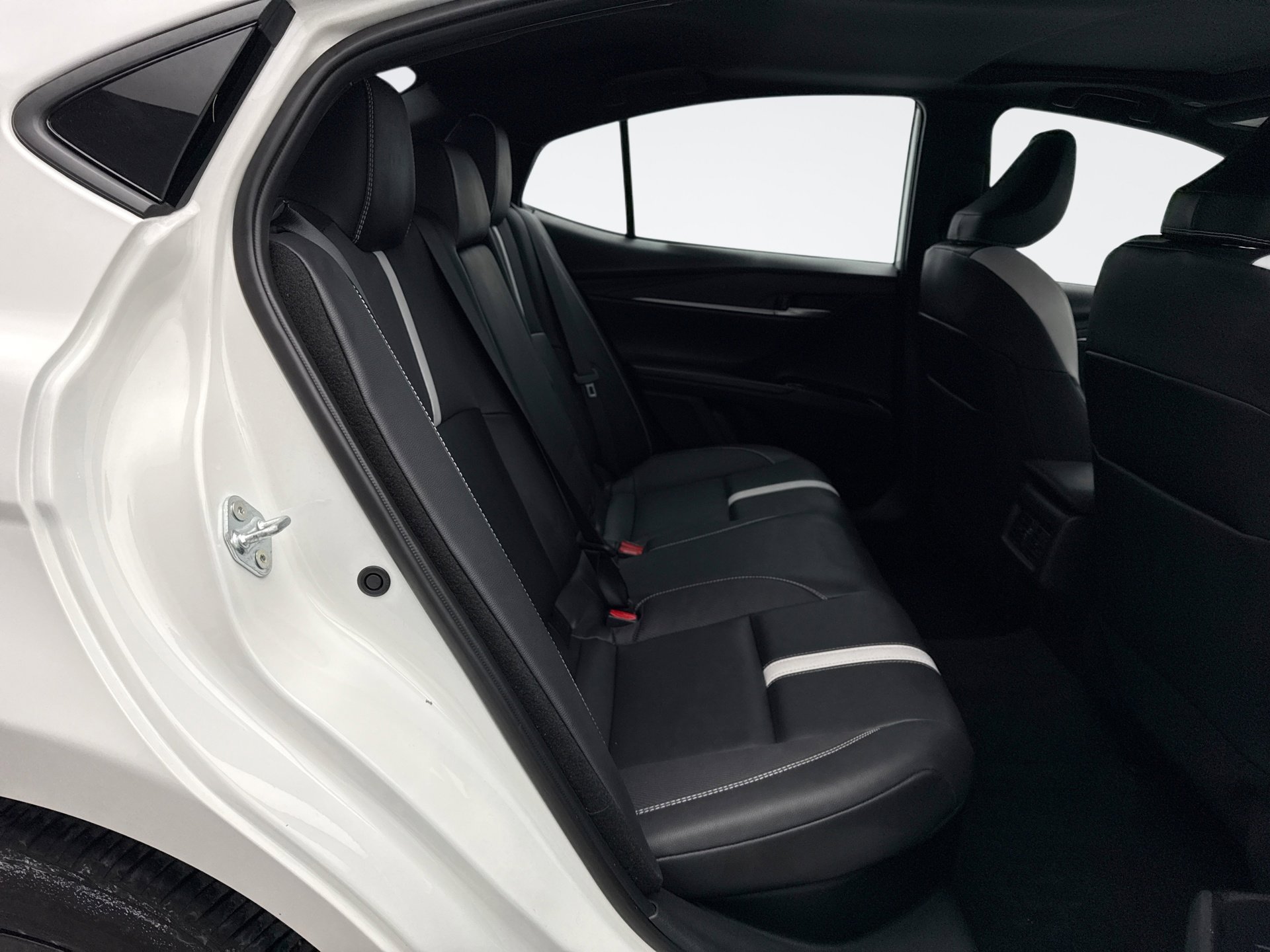 Used 2025 Toyota Camry SE w/ Multimedia Upgrade Package image 19