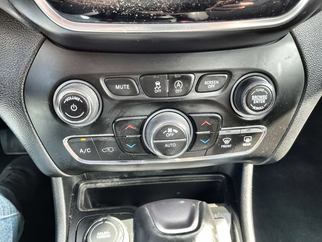 Used 2019 Jeep Cherokee Limited AWD/4WD image 17