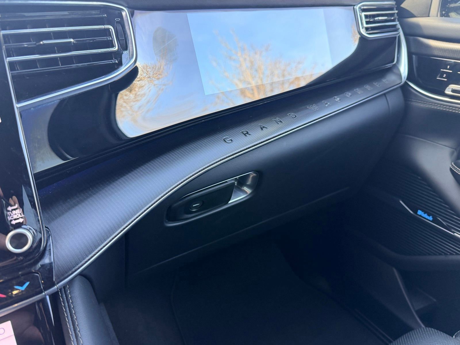 Used 2024 Jeep Grand Wagoneer L Series II w/ Quick Order Packagew 28T image 12