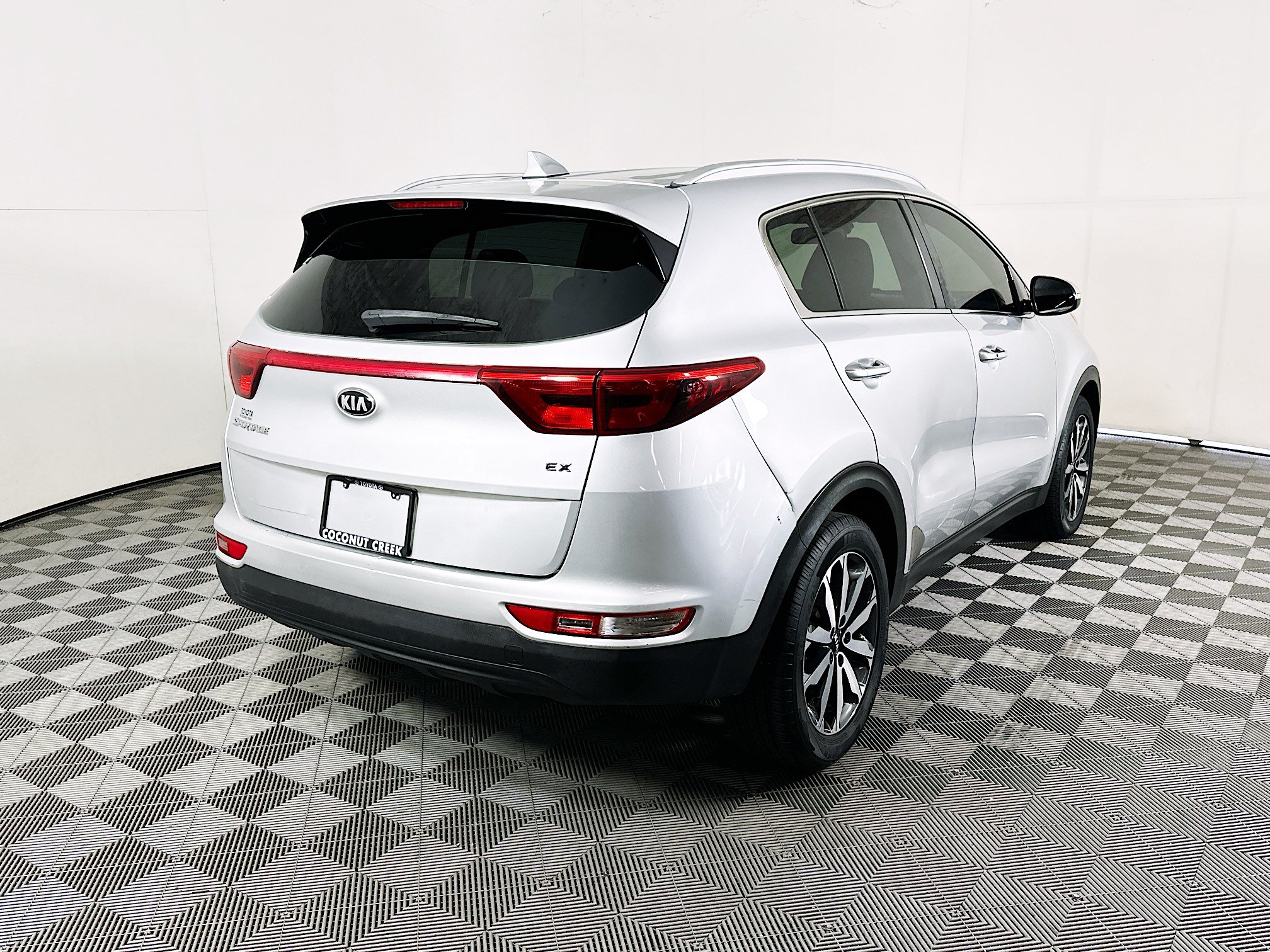 Used 2018 Kia Sportage EX FWD image 3