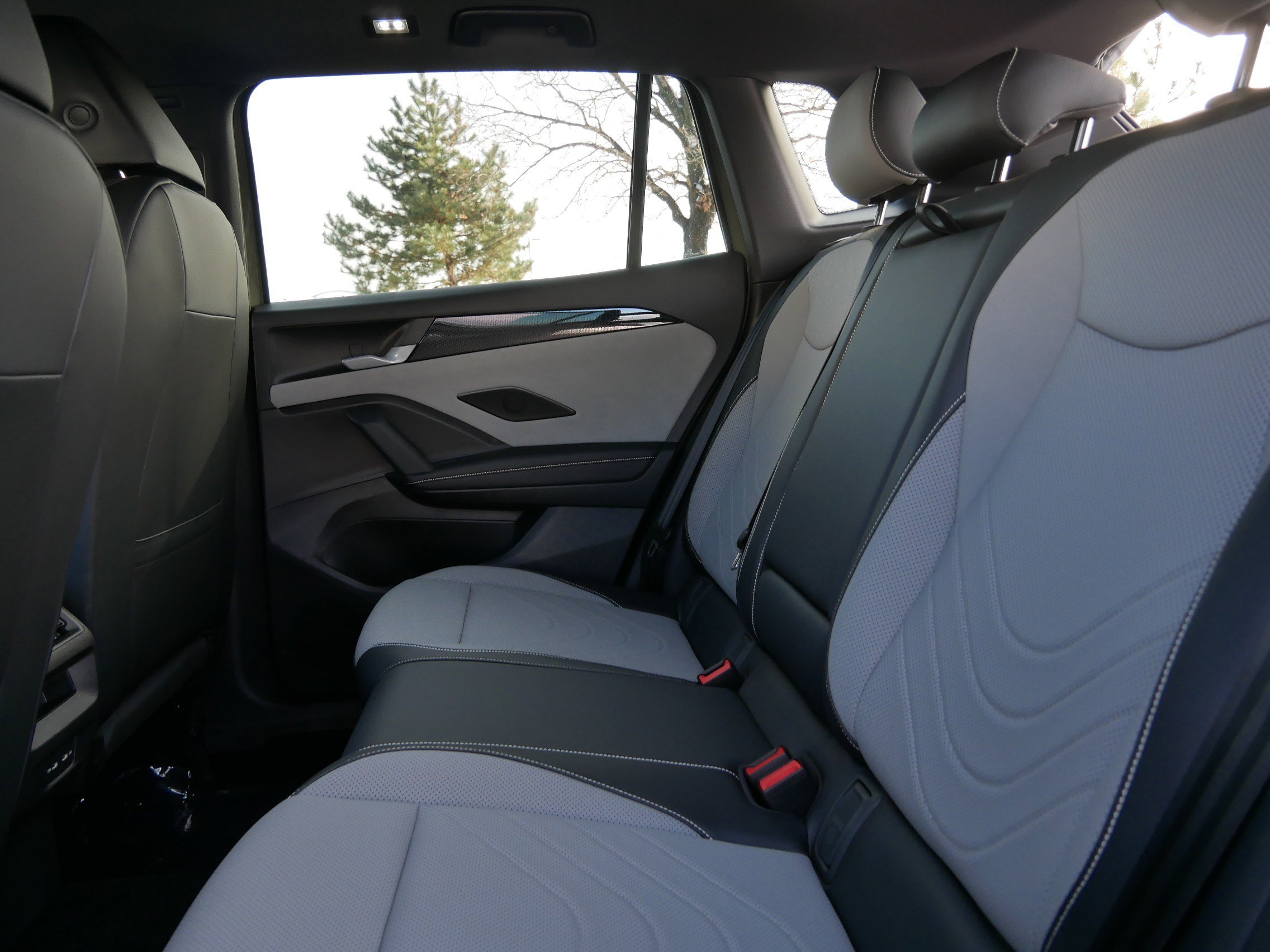 New 2026 Volkswagen Tiguan SE R-Line image 5