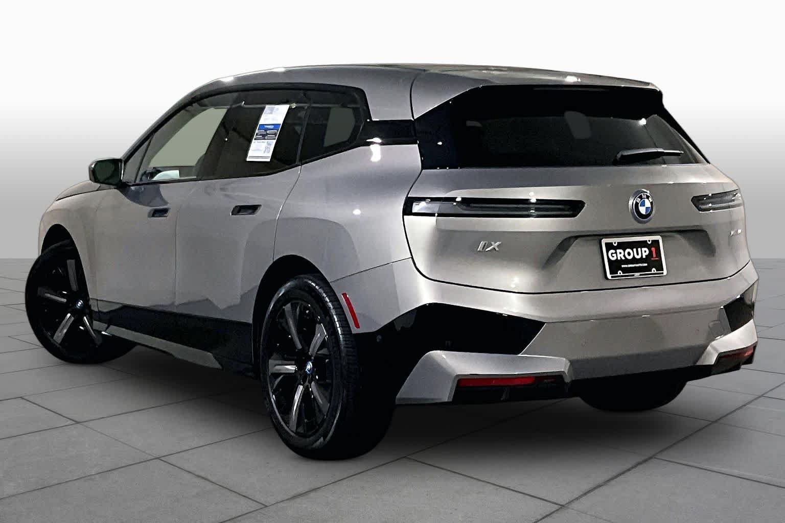 Used 2025 BMW iX xDrive50 w/ Premium Package AWD/4WD image 11