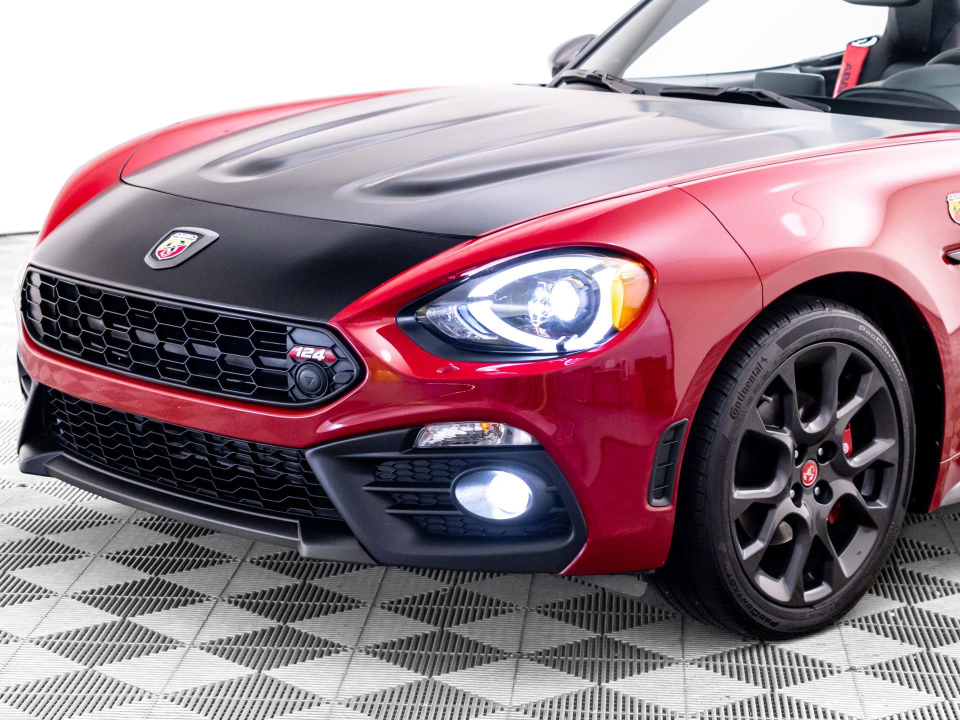 Used 2018 FIAT 124 Spider Abarth w/ Convenience Group RWD image 50
