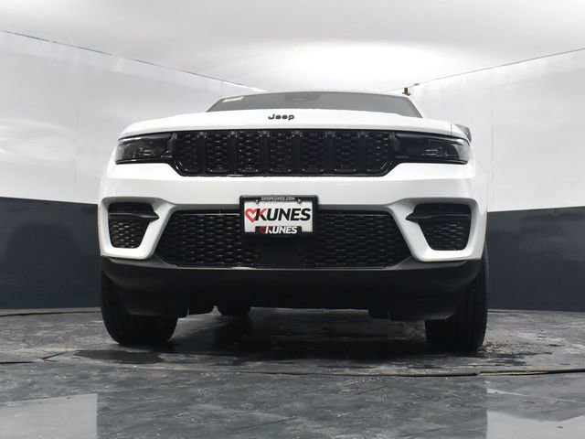 New 2025 Jeep Grand Cherokee Altitude w/ Trailer Tow Package AWD/4WD image 48