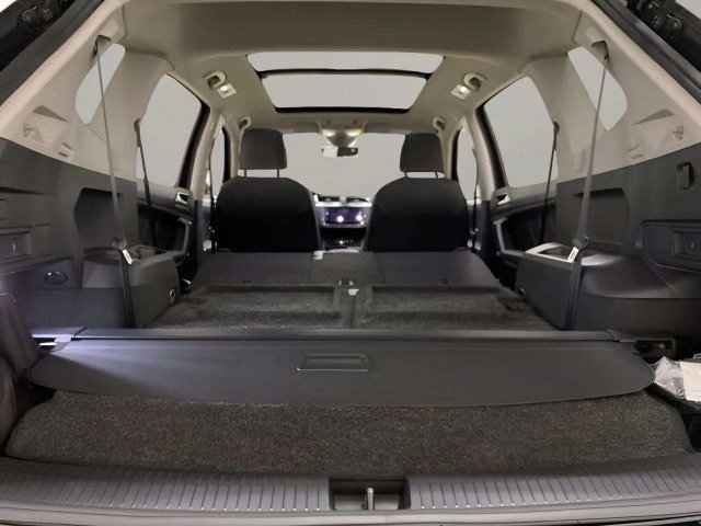 Used 2023 Volkswagen Tiguan SE w/ Panoramic Sunroof Package FWD image 89