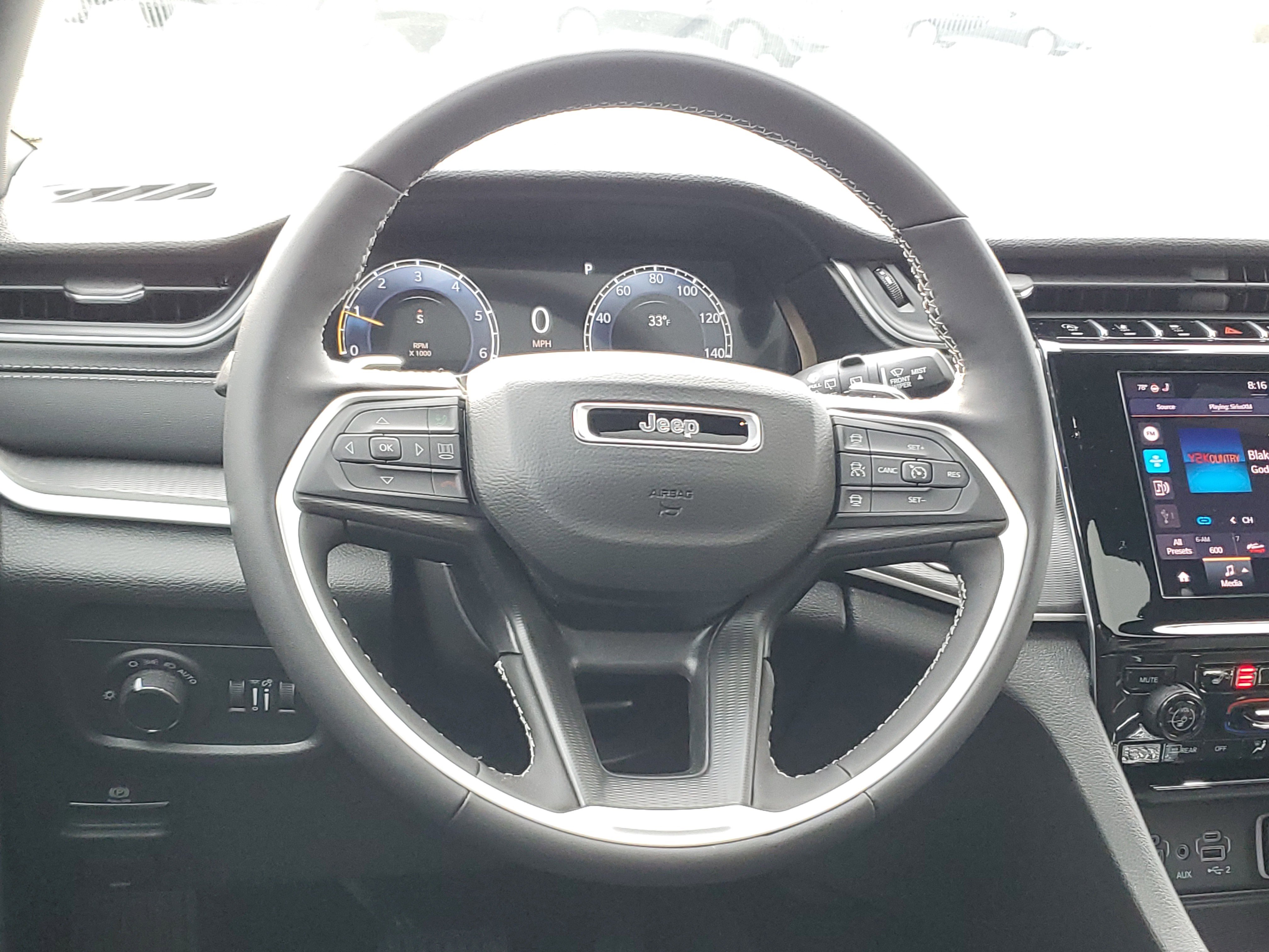 New 2025 Jeep Grand Cherokee Laredo w/ Luxury Tech Group I image 12