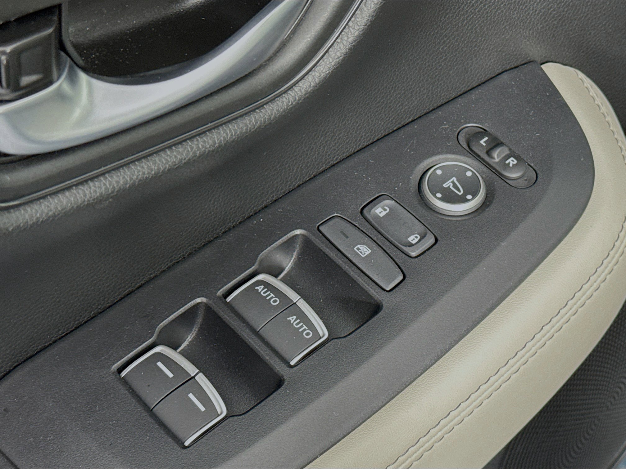 Certified 2026 Honda HR-V EX-L image 17