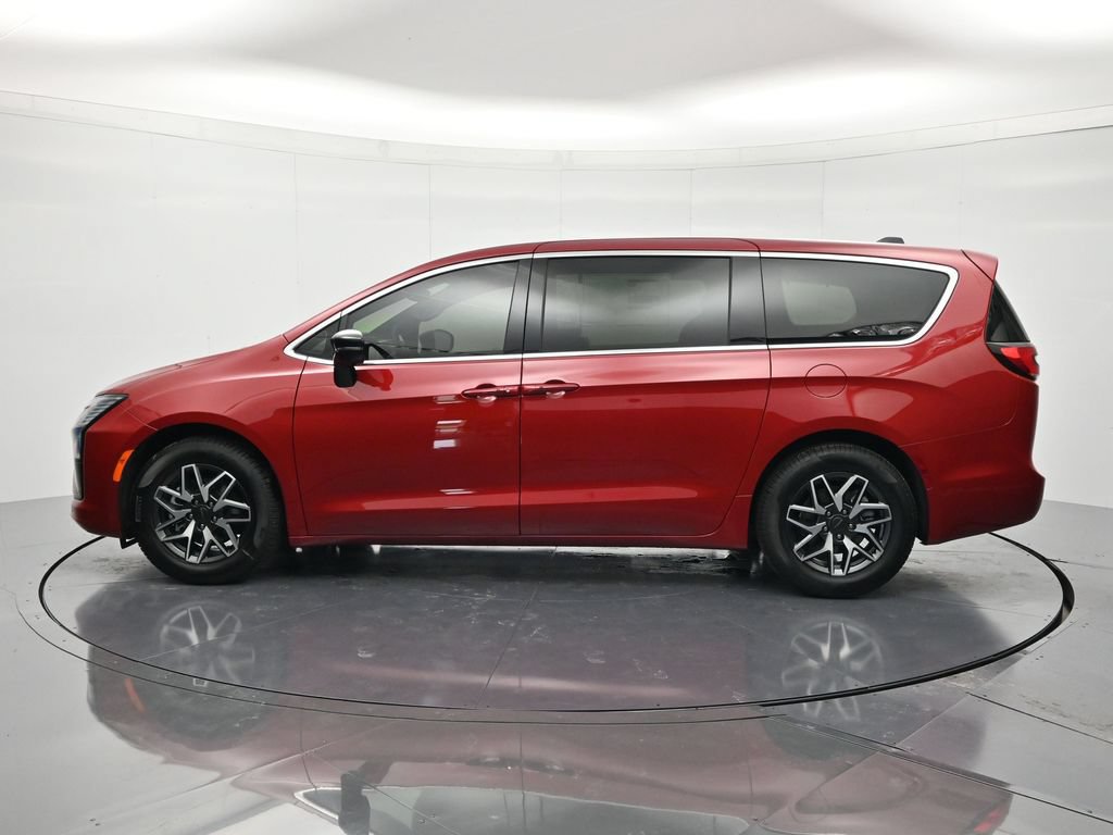 New 2027 Chrysler Pacifica Limited w/ Family Tech Group FWD image 8