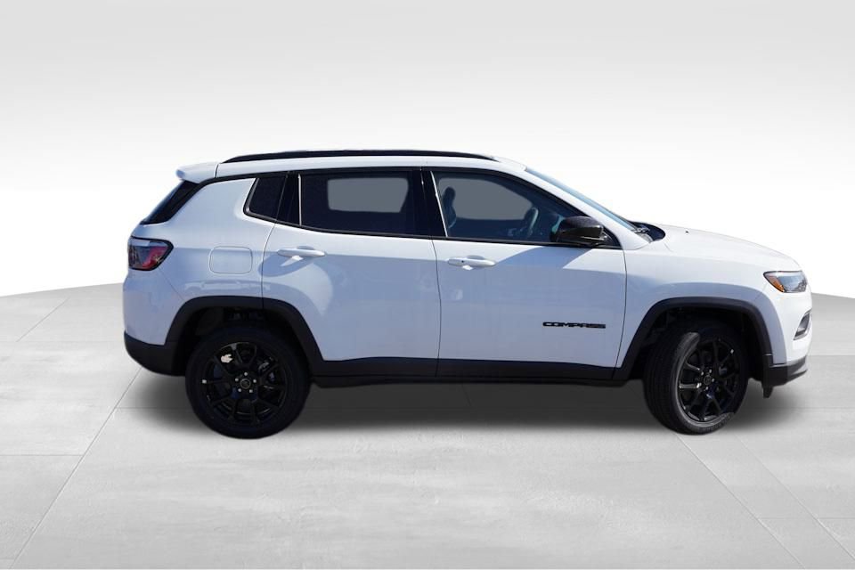 New 2025 Jeep Compass Latitude w/ Sun & Sound Group image 2