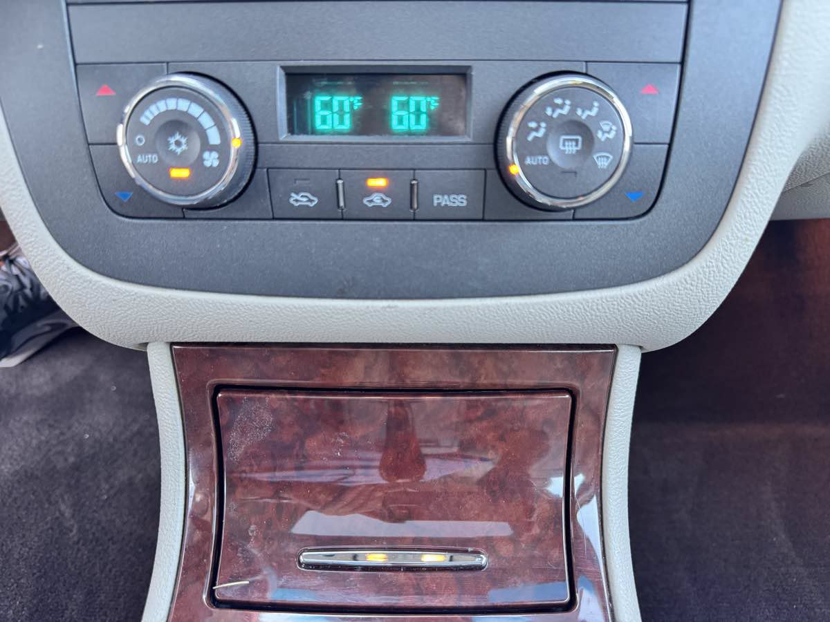Used 2008 Buick Lucerne CXS FWD image 44