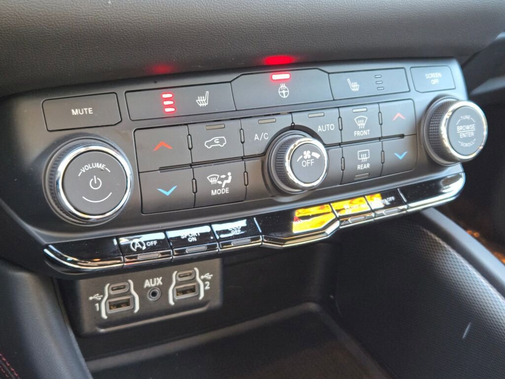 Used 2025 Dodge Durango GT image 28