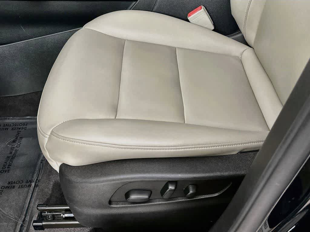 Used 2022 Cadillac XT4 Luxury w/ Cold Weather Package AWD/4WD image 29