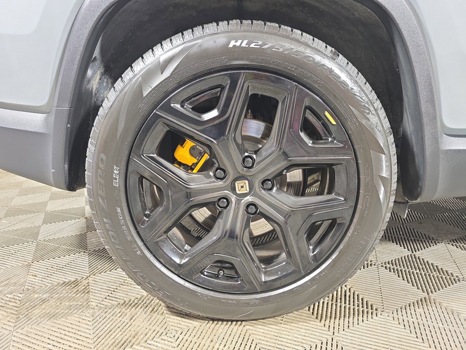 Used 2024 Rivian R1S Adventure AWD/4WD image 12