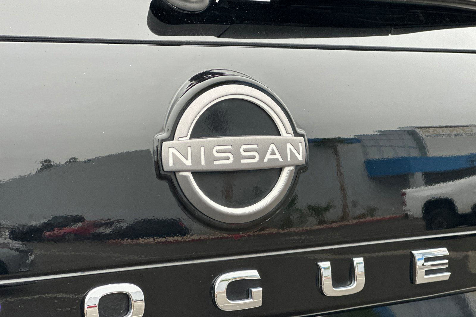 Used 2023 Nissan Rogue S image 27