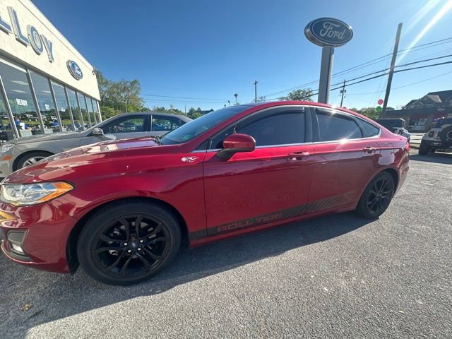 Used 2019 Ford Fusion SE w/ Equipment Group 151A FWD image 2