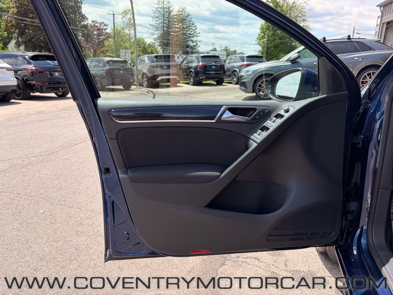 Used 2012 Volkswagen Golf 4-Door FWD image 35