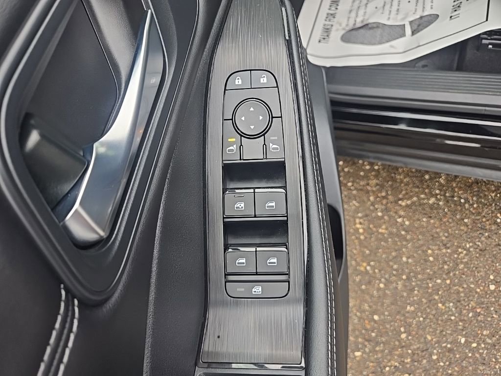 Used 2023 Nissan Rogue SV w/ SV Premium B Package image 13