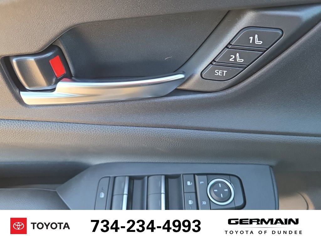 New 2026 Toyota Prius Plug-In Hybrid FWD image 34