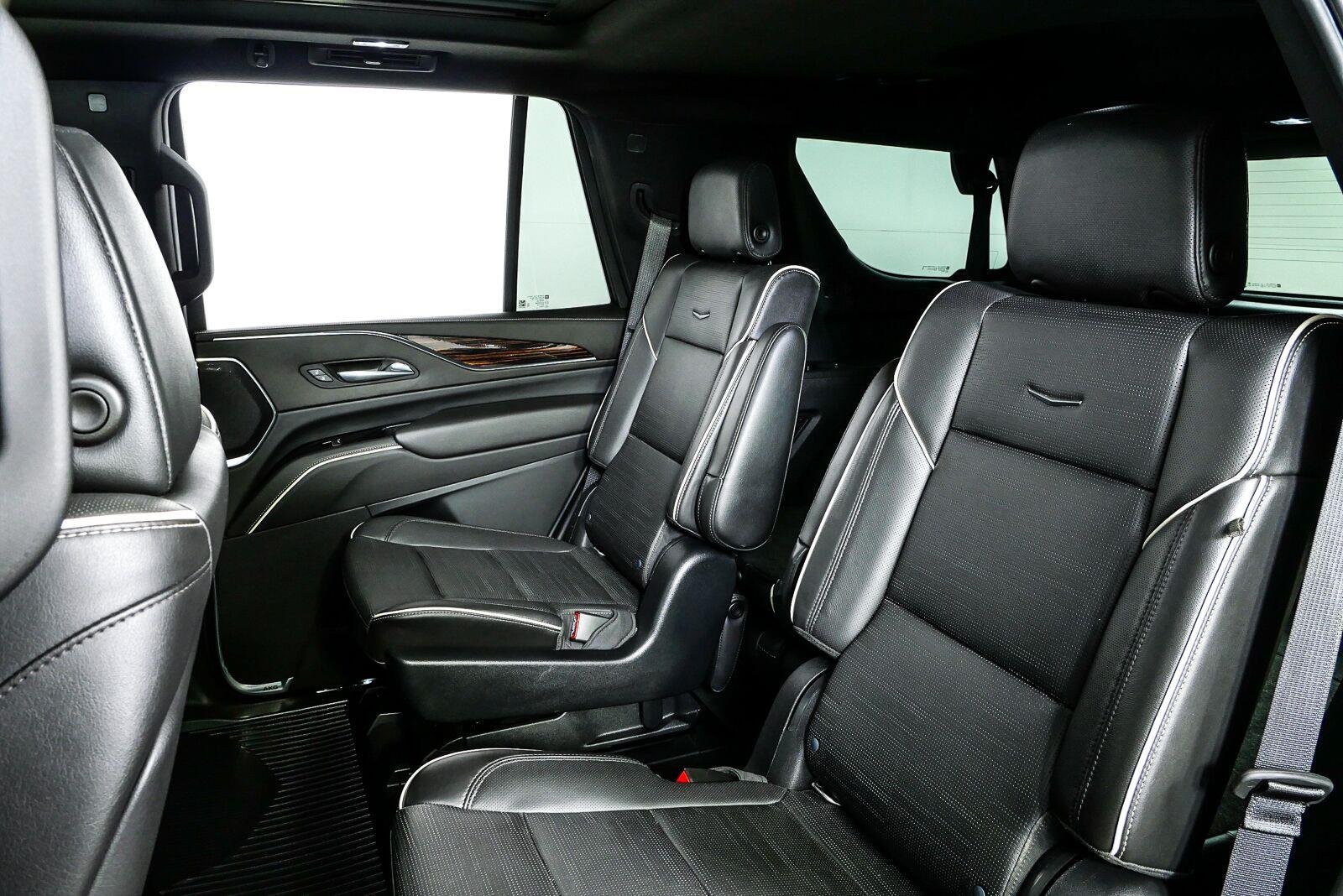 Used 2021 Cadillac Escalade Premium Luxury AWD/4WD image 19
