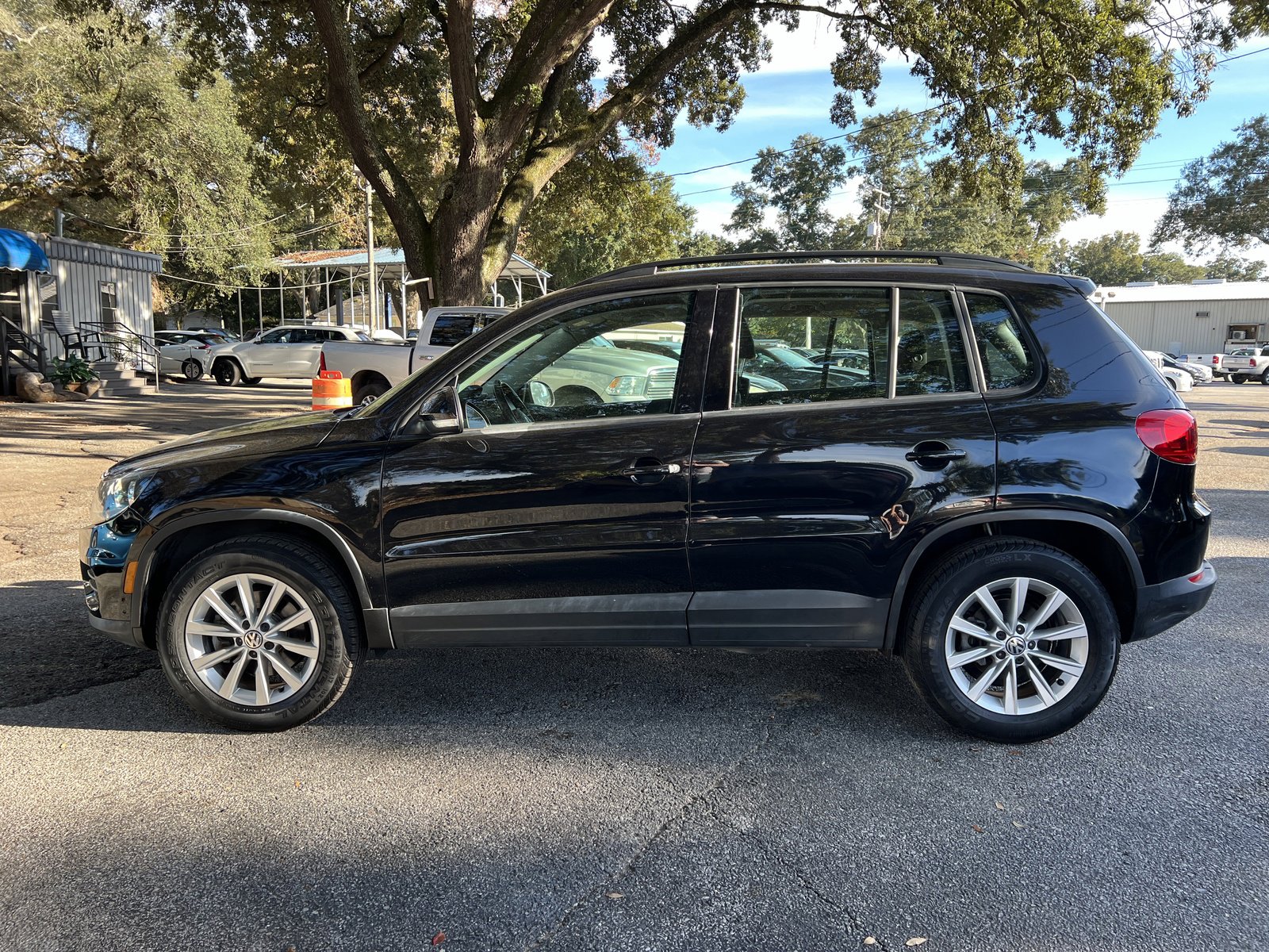 Used 2018 Volkswagen Tiguan Limited image 2