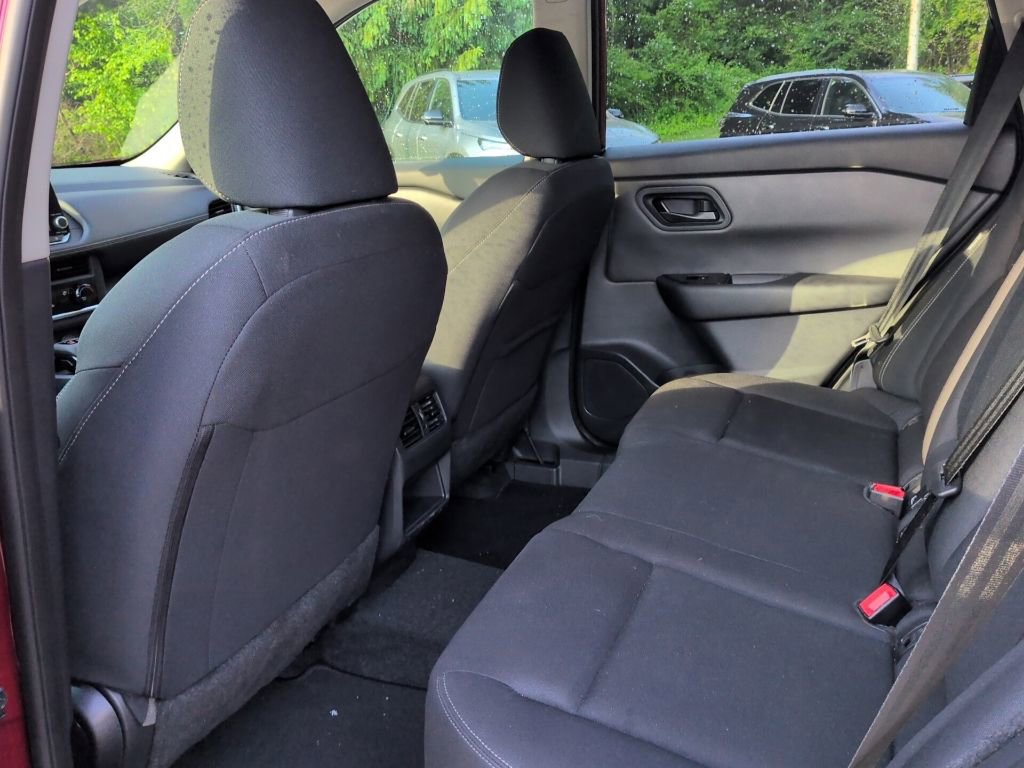 Used 2025 Nissan Rogue S AWD/4WD image 38