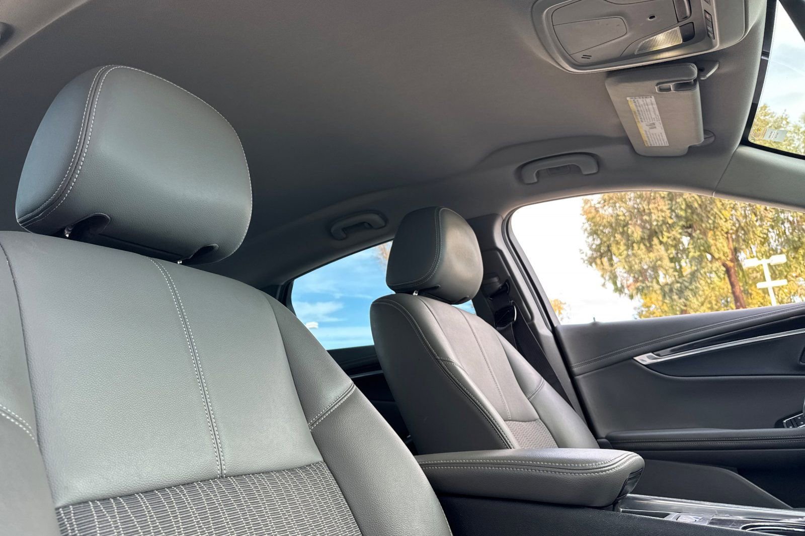 Used 2017 Chevrolet Impala LT image 20