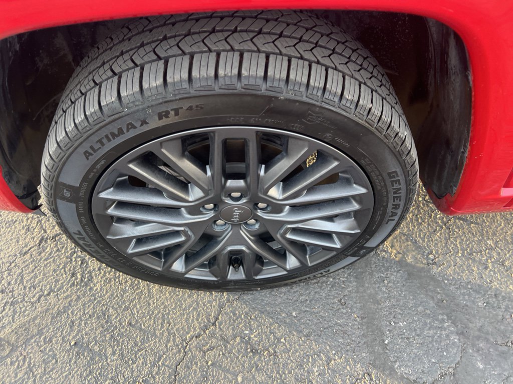 Used 2022 Jeep Compass Limited w/ (RED) Package image 7