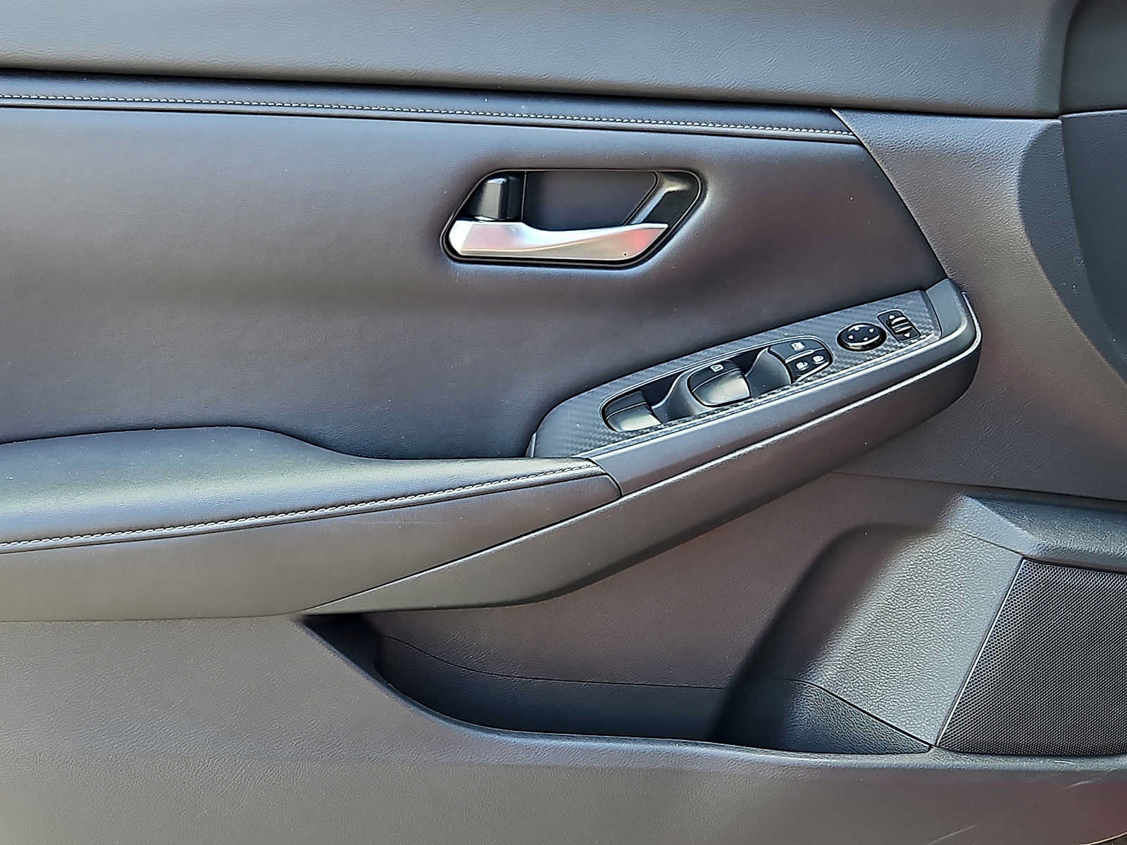 Used 2021 Nissan Sentra SV FWD image 12