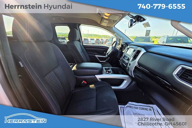 Used 2018 Nissan Titan SV AWD/4WD image 28