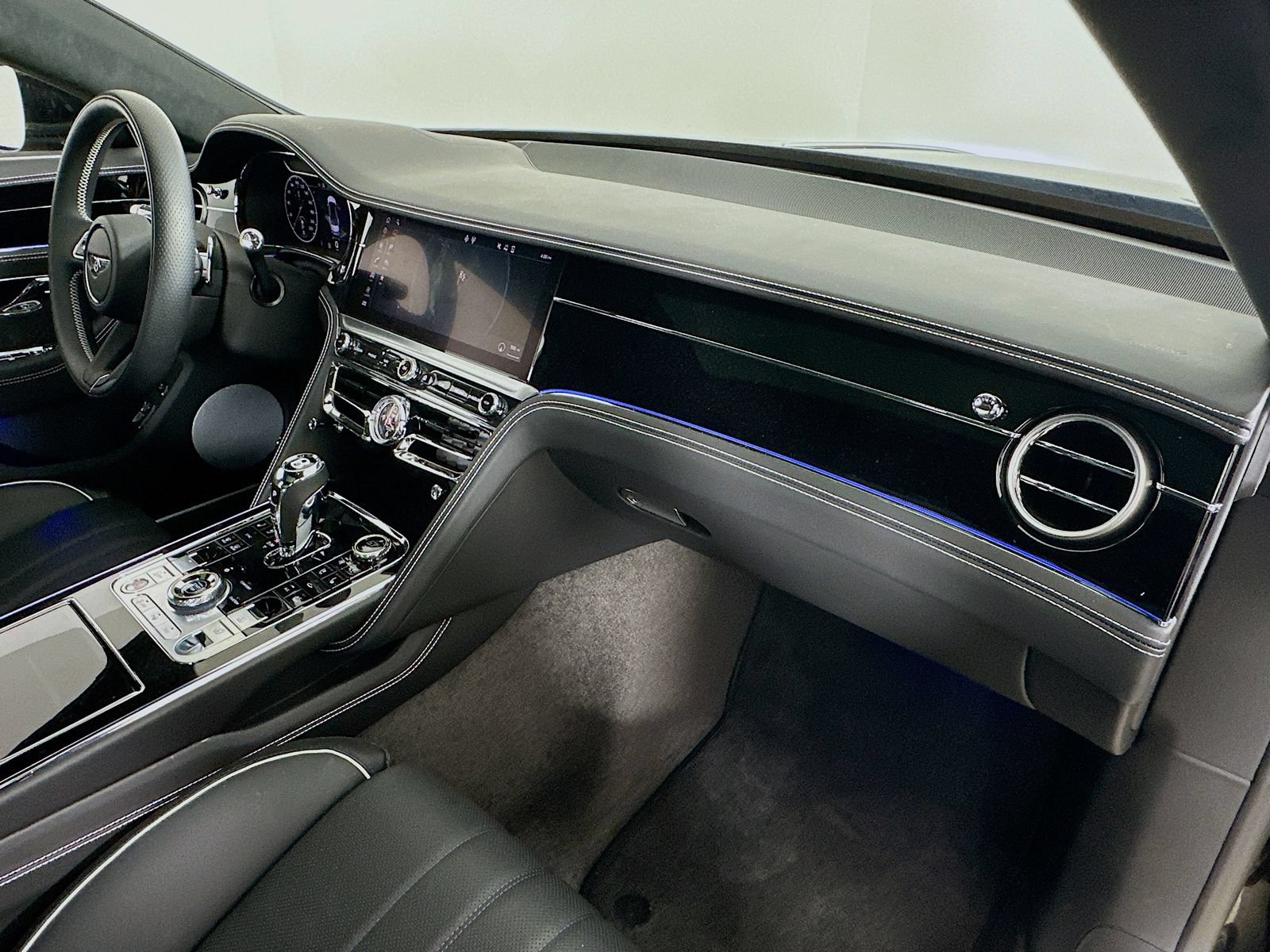 Used 2024 Bentley Flying Spur V8 AWD/4WD image 50