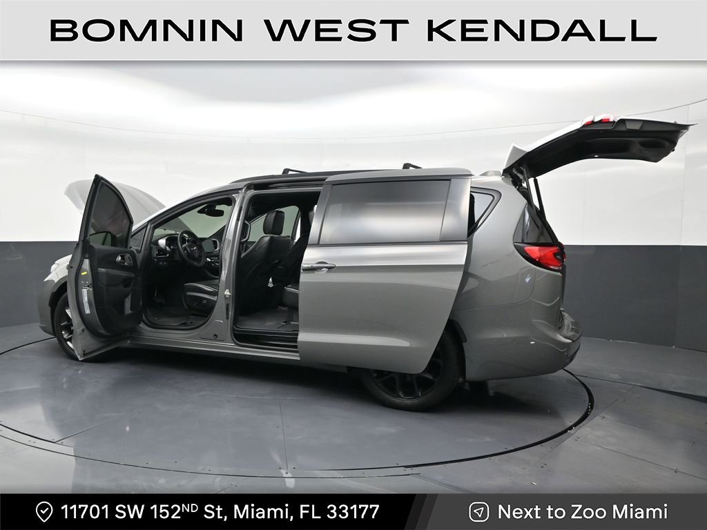 Used 2022 Chrysler Pacifica Limited w/ S Appearance Package image 32