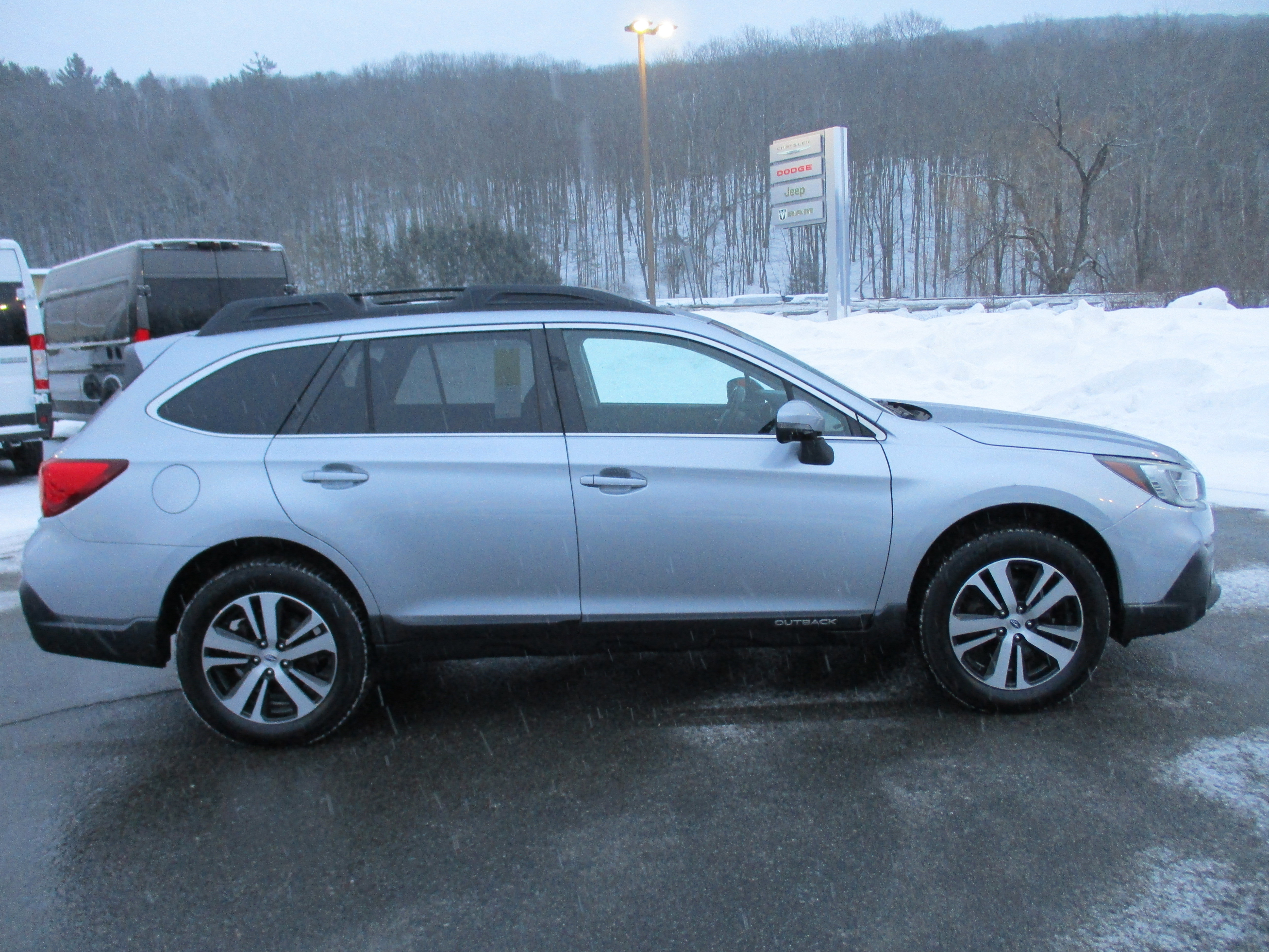 Used 2018 Subaru Outback 2.5i Limited image 4