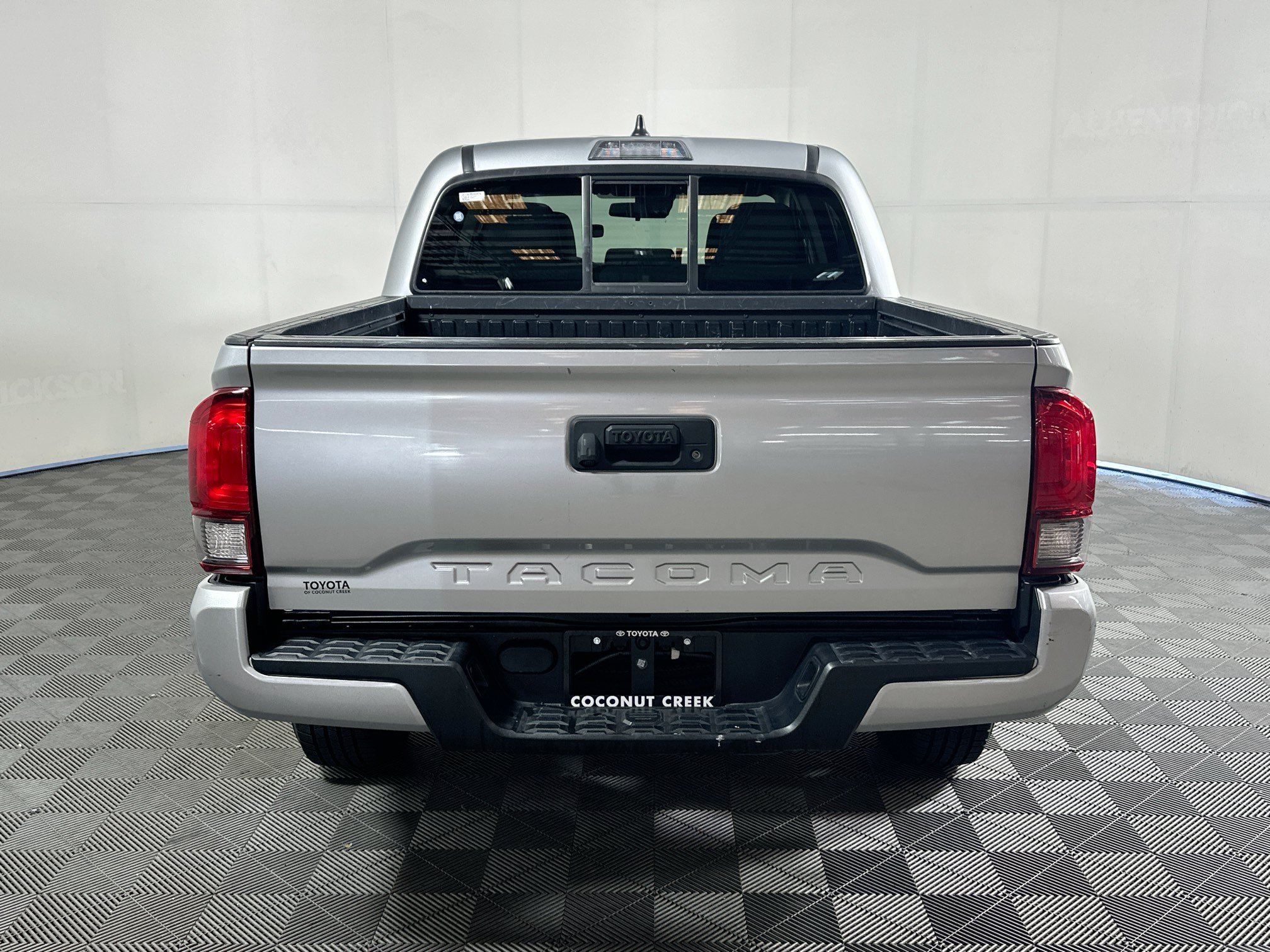 Used 2022 Toyota Tacoma SR w/ SR Convenience Package RWD image 4