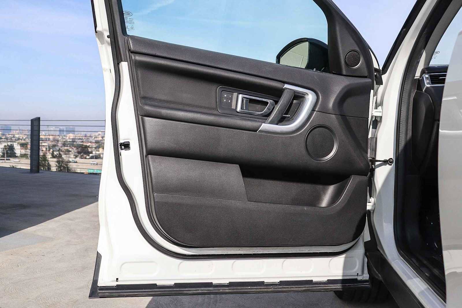 Used 2018 Land Rover Discovery Sport HSE image 22