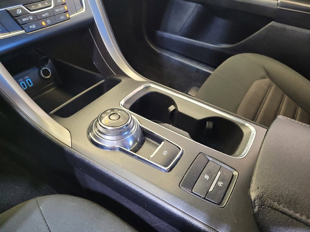 Used 2020 Ford Fusion SE image 26