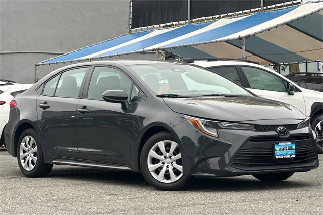 Used 2023 Toyota Corolla LE image 2