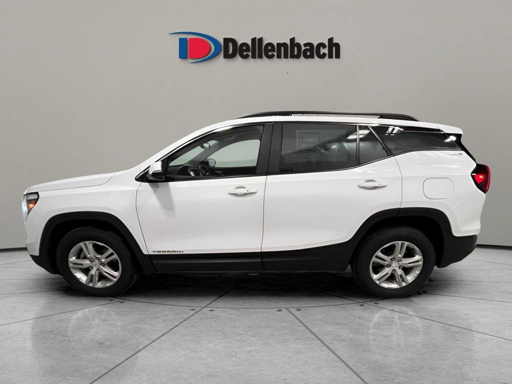 Used 2023 GMC Terrain SLE w/ Driver Convenience Package image 2