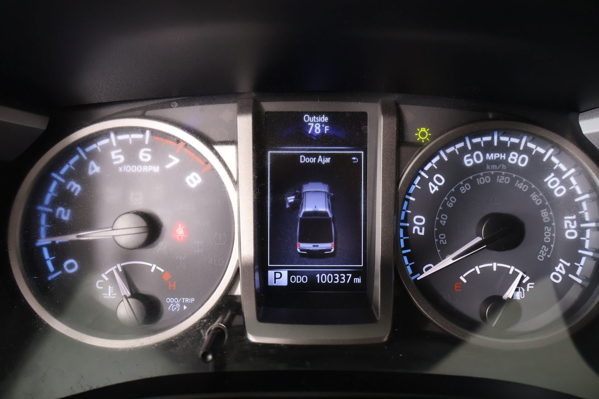 Used 2016 Toyota Tacoma Limited w/ Towing Package image 4