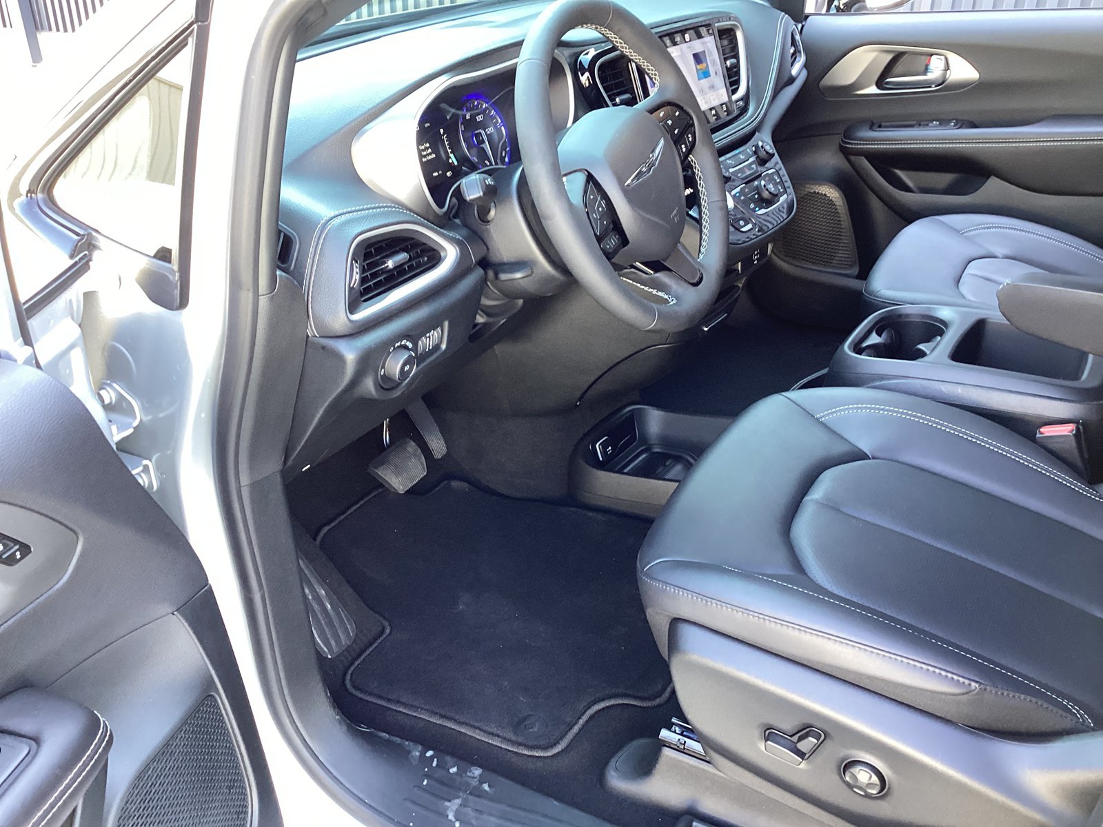 Used 2026 Chrysler Pacifica Select w/ S Appearance Package FWD image 11