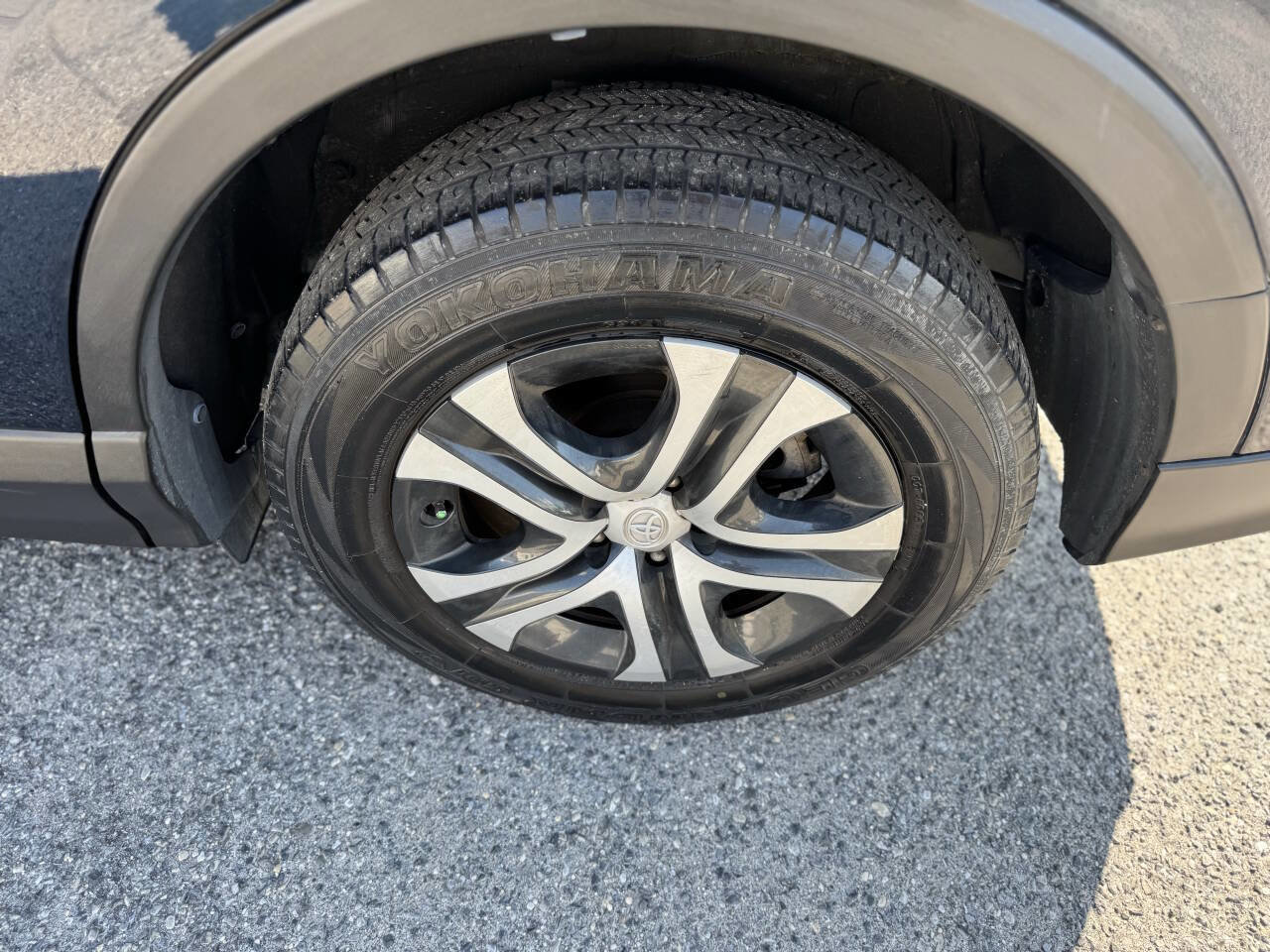 Used 2018 Toyota RAV4 LE image 56