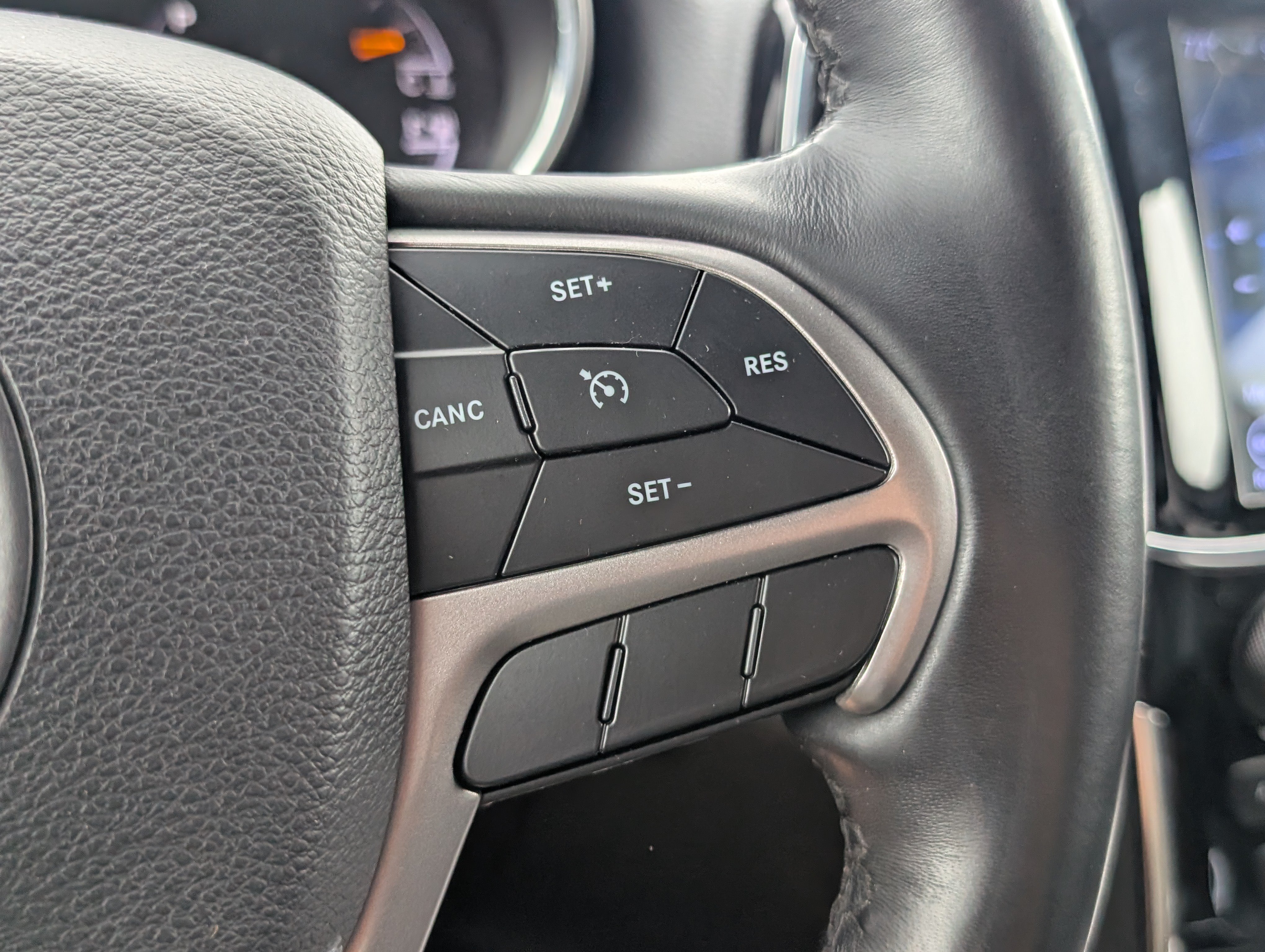 Used 2019 Jeep Grand Cherokee Laredo AWD/4WD image 24