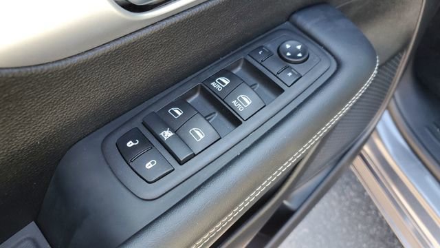 Used 2023 Chrysler Pacifica Touring-L w/ S Appearance Package image 7