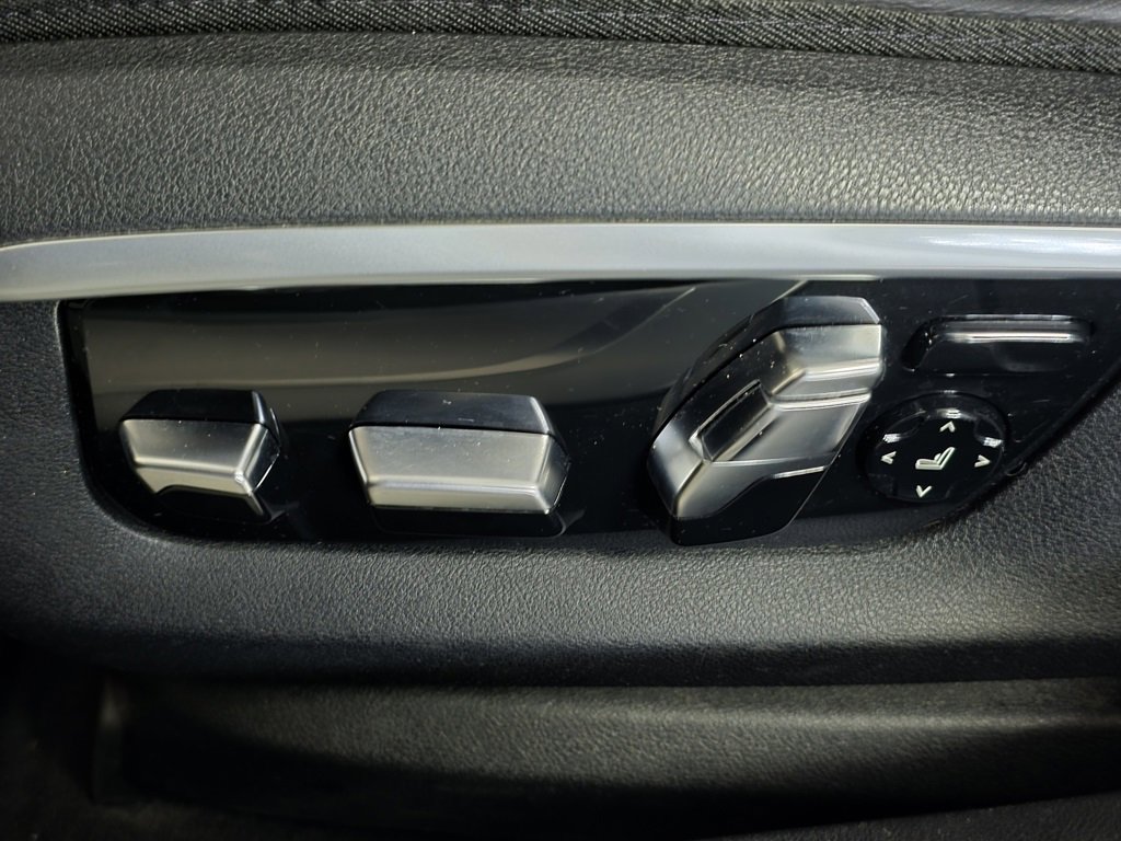 Used 2016 BMW 750i xDrive image 17