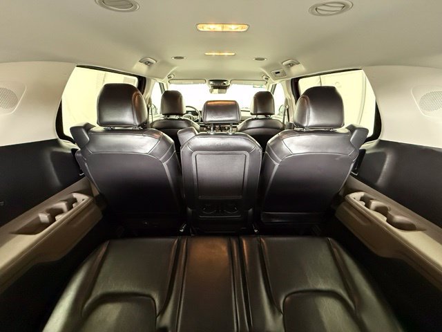 Used 2025 Kia Carnival FWD image 33